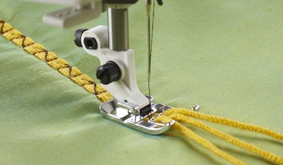 Husqvarna Viking 3-Hole Yarn Foot #413187045