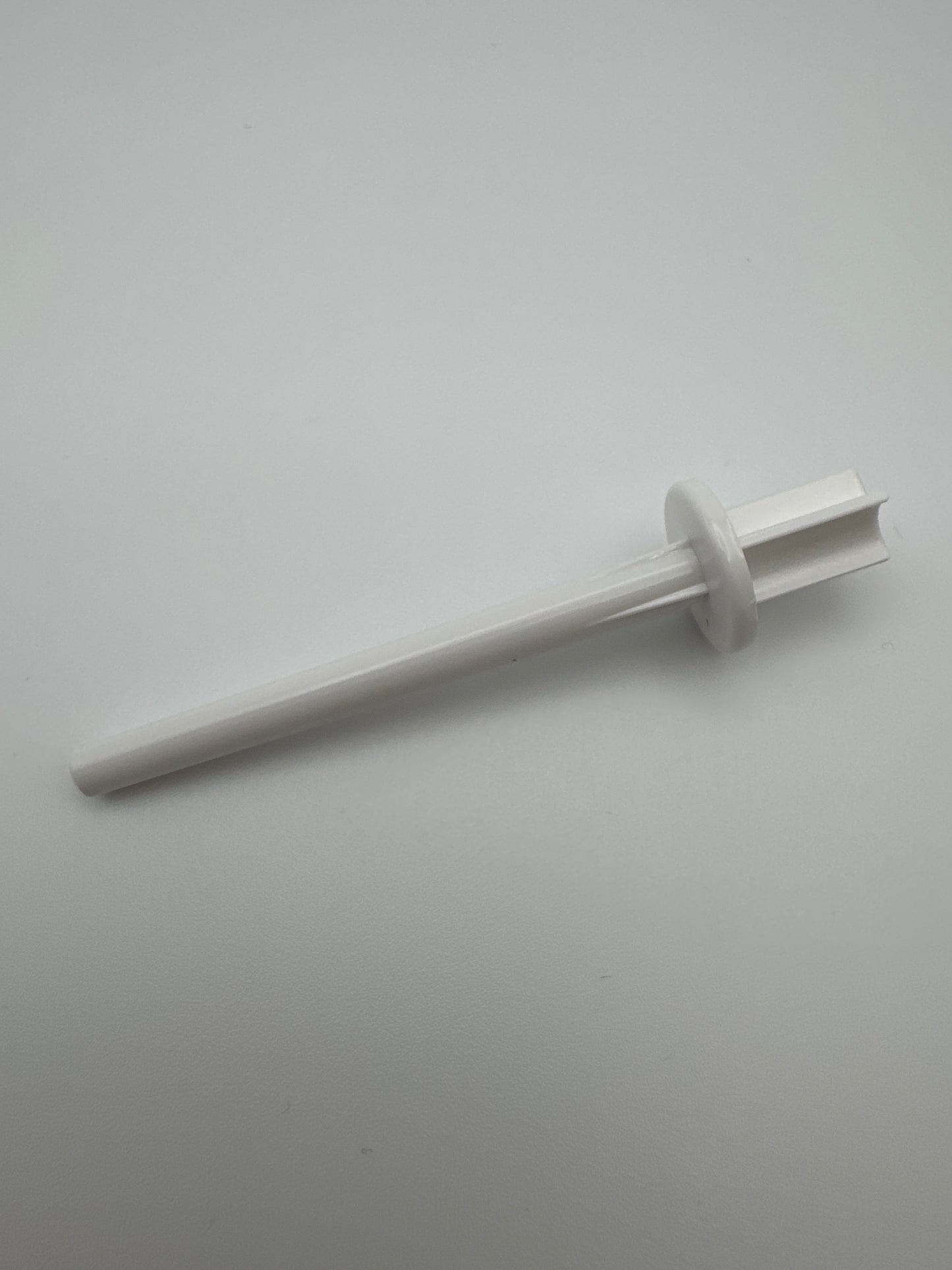 ADDITIONAL SPOOL PIN (WHITE) - 625031500