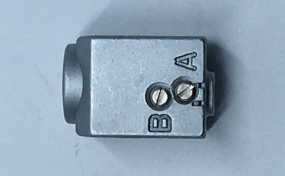 416327501 Needle Clamp (Body) Comp (For 4 Thread)