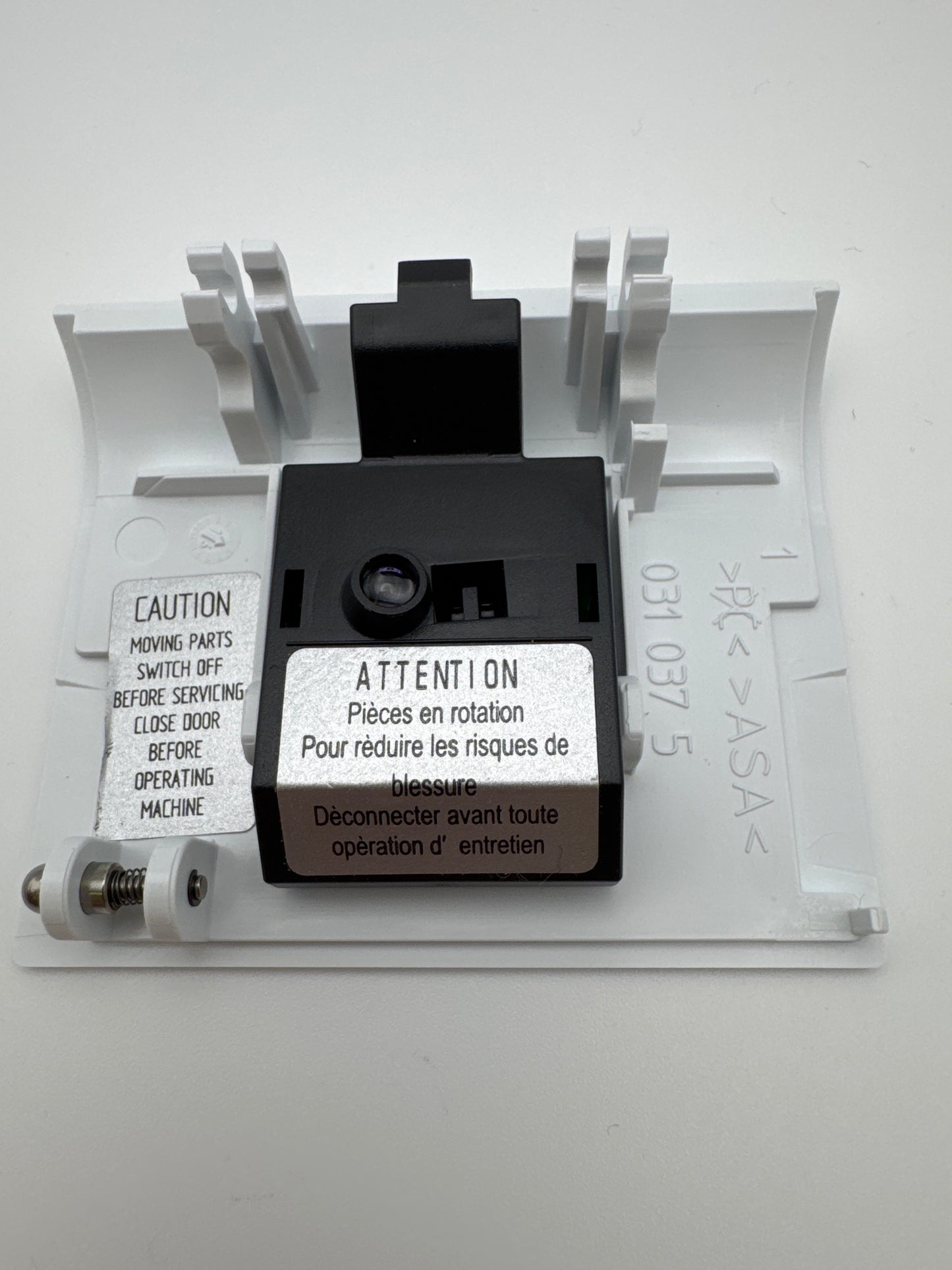BERNINA BOBBIN DOOR CPL w UFU - 0310377301